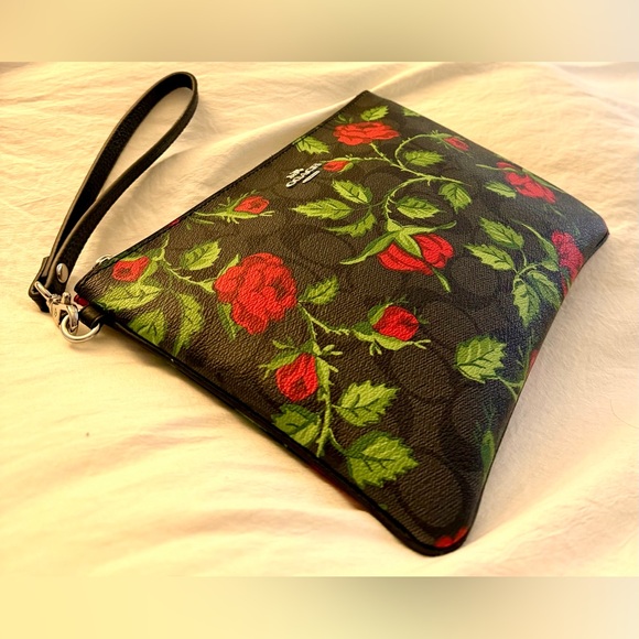 👑✅PRICE FIRM✅ COACH Black Wristlet with Red Roses Floral Design. NWOT - Picture 4 of 16